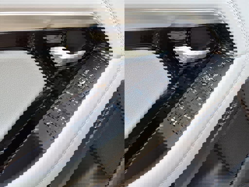 Used 2020 Land Rover Range Rover Evoque SE image 14