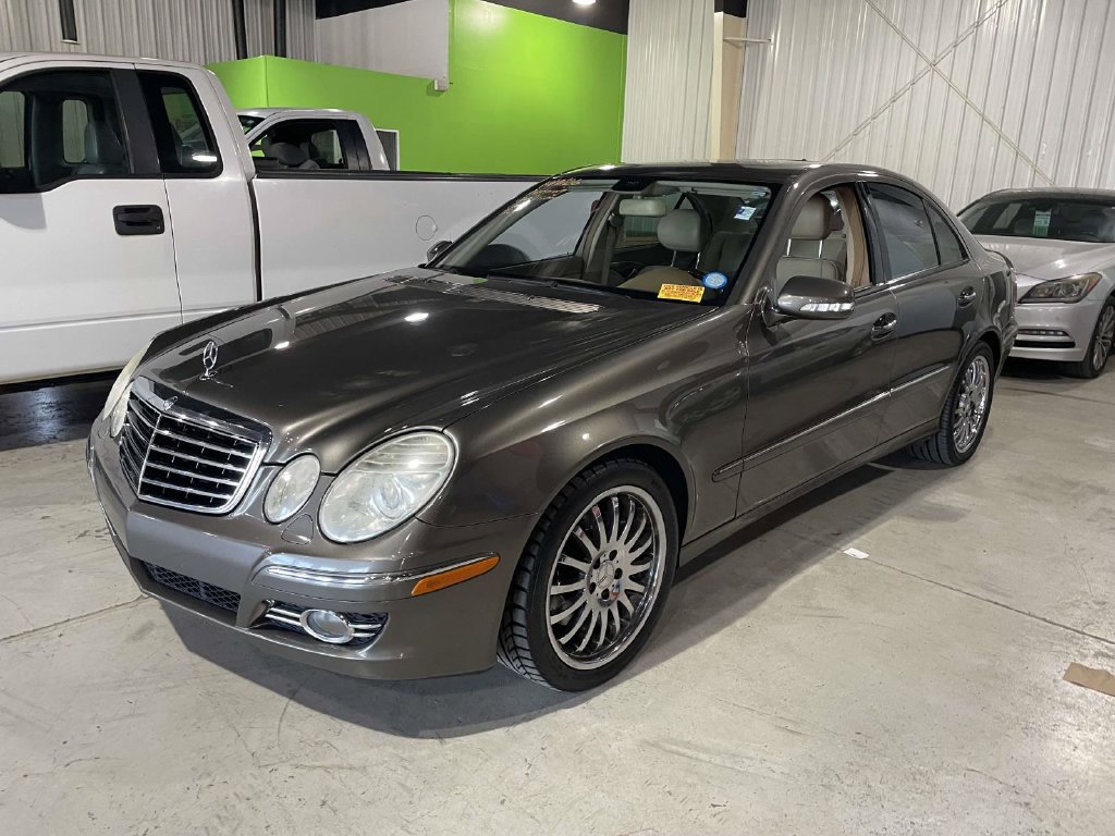 Used 2008 Mercedes-Benz E 350 4MATIC Sedan image 3