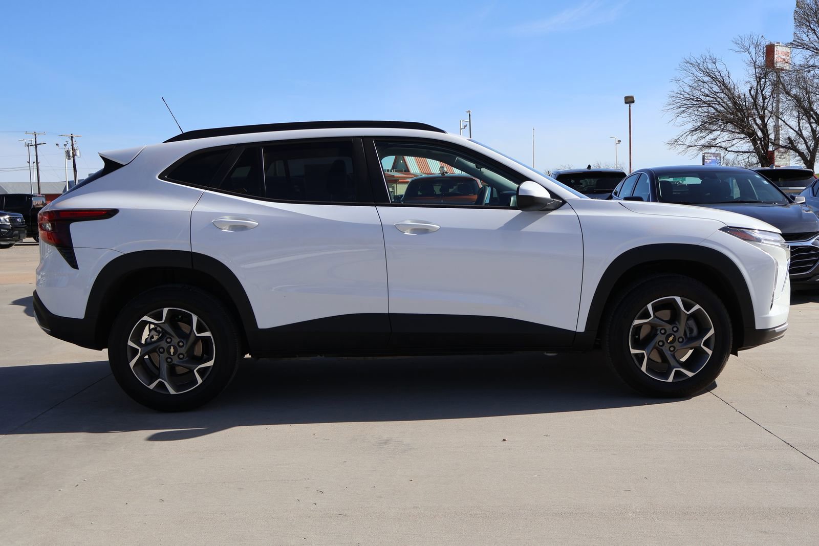 Used 2025 Chevrolet Trax LT image 5