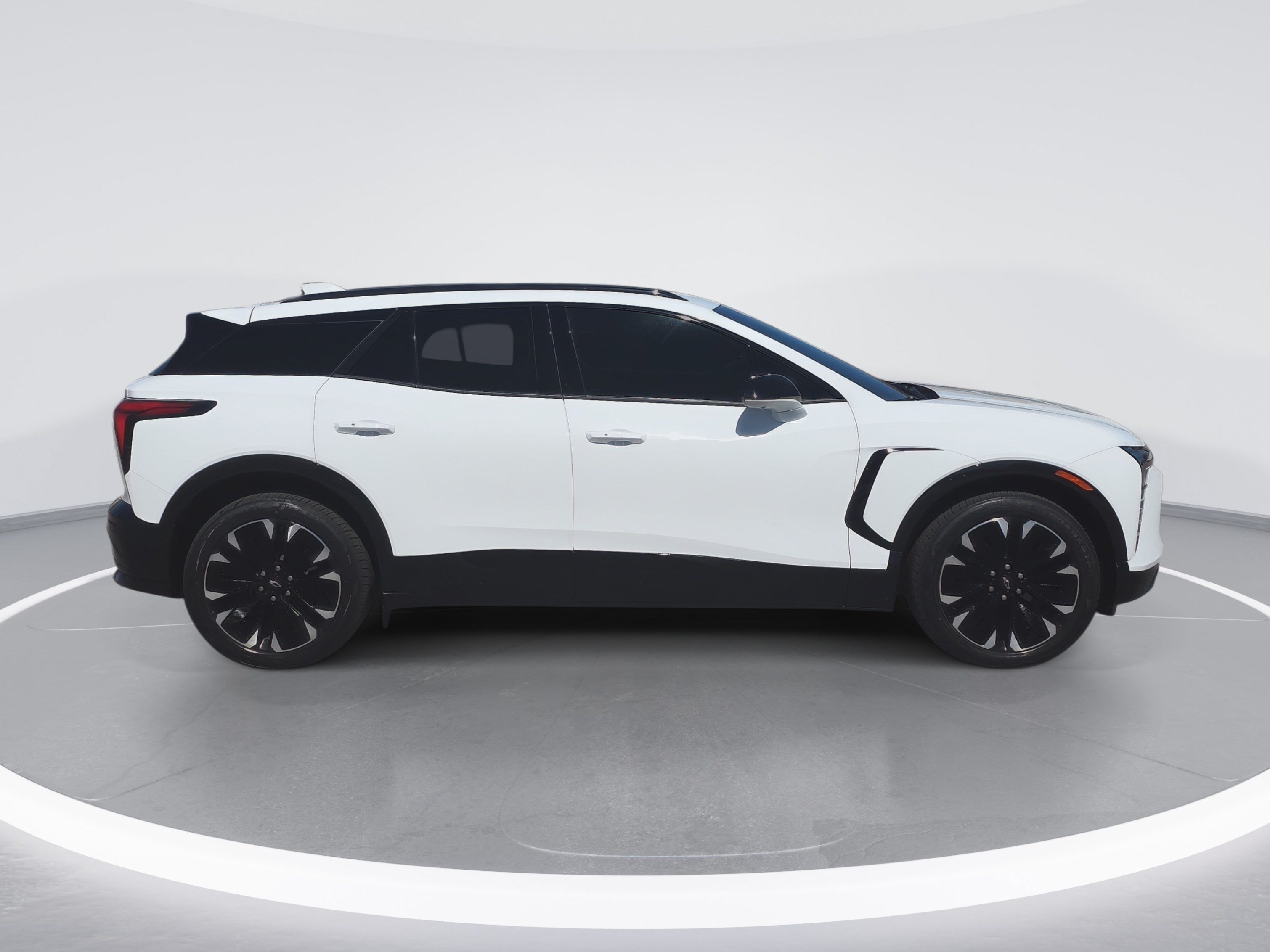 Used 2024 Chevrolet Blazer EV RS AWD/4WD image 2