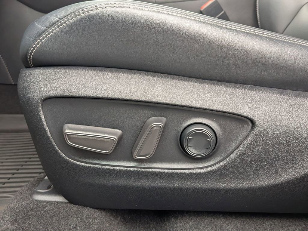 Used 2021 Toyota RAV4 Limited image 13