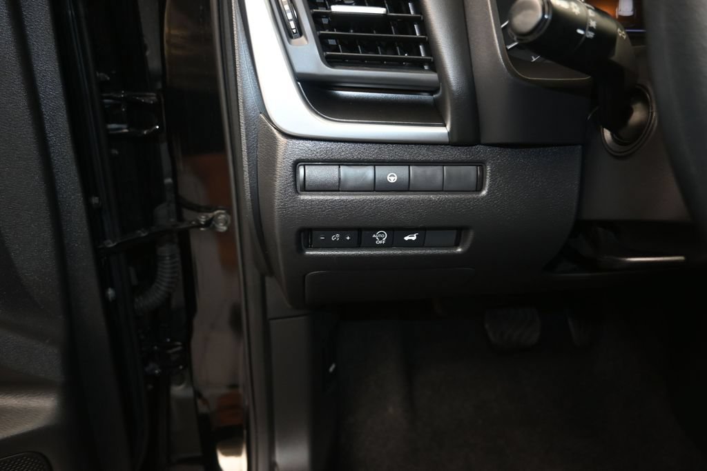 Used 2024 Nissan Rogue SV AWD/4WD image 12