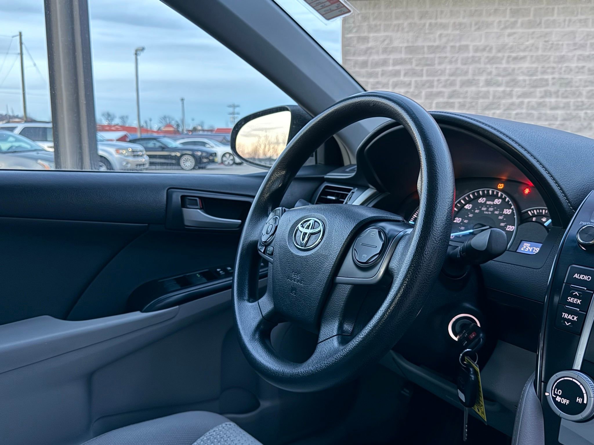 Used 2013 Toyota Camry image 18