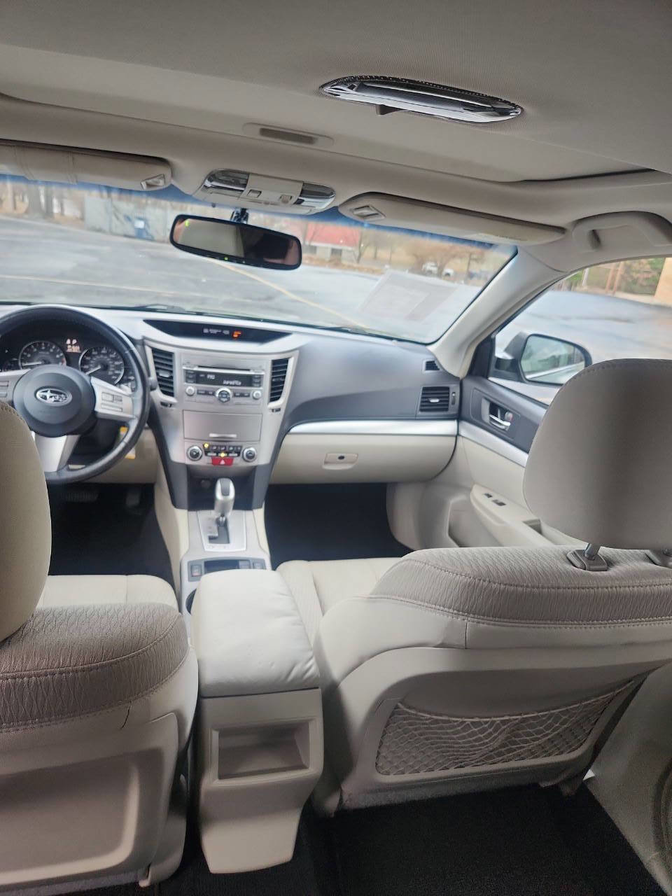 Used 2011 Subaru Outback 2.5i Premium image 6