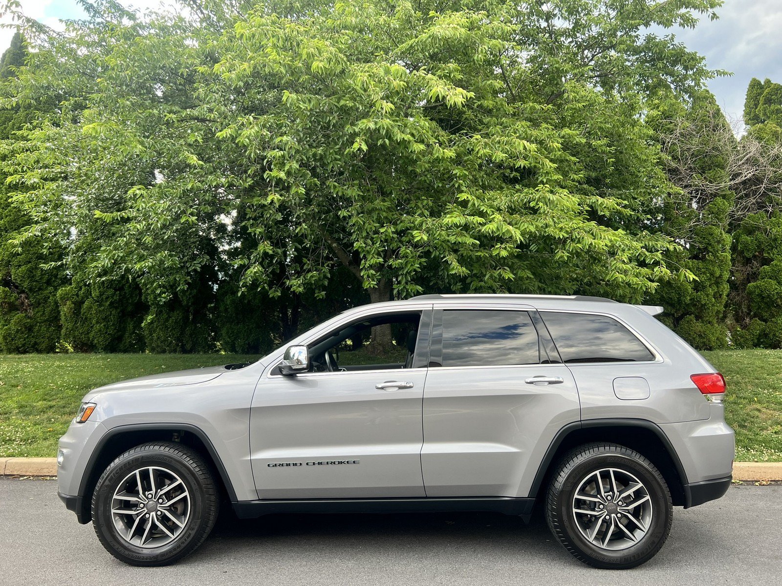 Used 2019 Jeep Grand Cherokee Limited w/ Luxury Group II AWD/4WD image 38