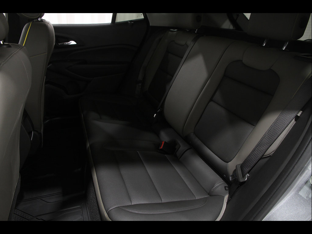 Certified 2024 Chevrolet Trax ACTIV w/ Driver Confidence Package FWD image 18