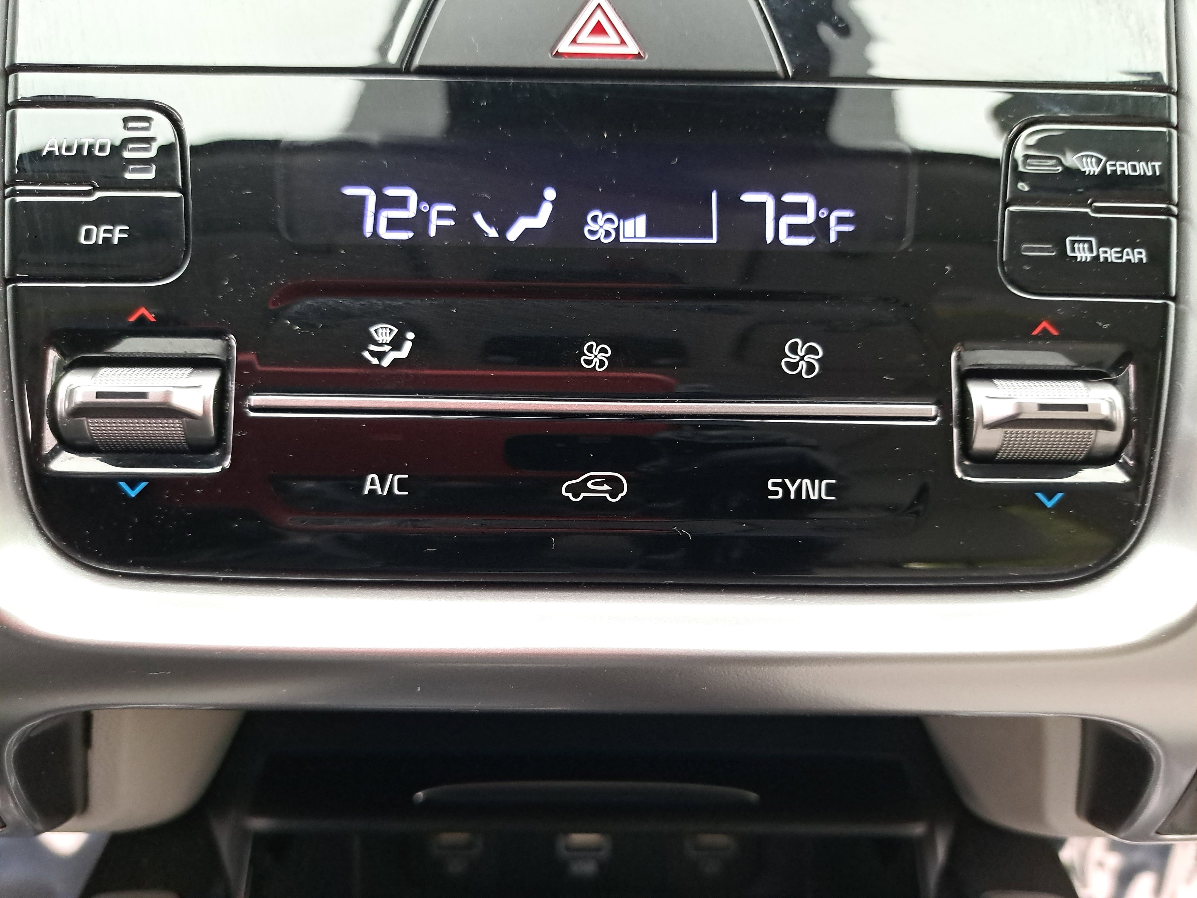 Used 2022 Kia Sorento S w/ Panoramic Sunroof Package FWD image 24
