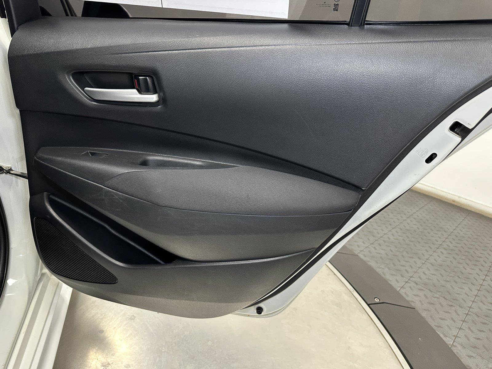Used 2021 Toyota Corolla LE FWD image 33