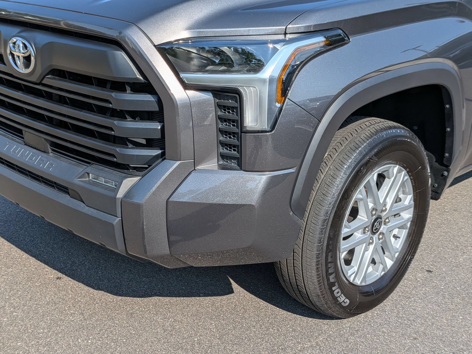 Used 2025 Toyota Tundra SR5 AWD/4WD image 9