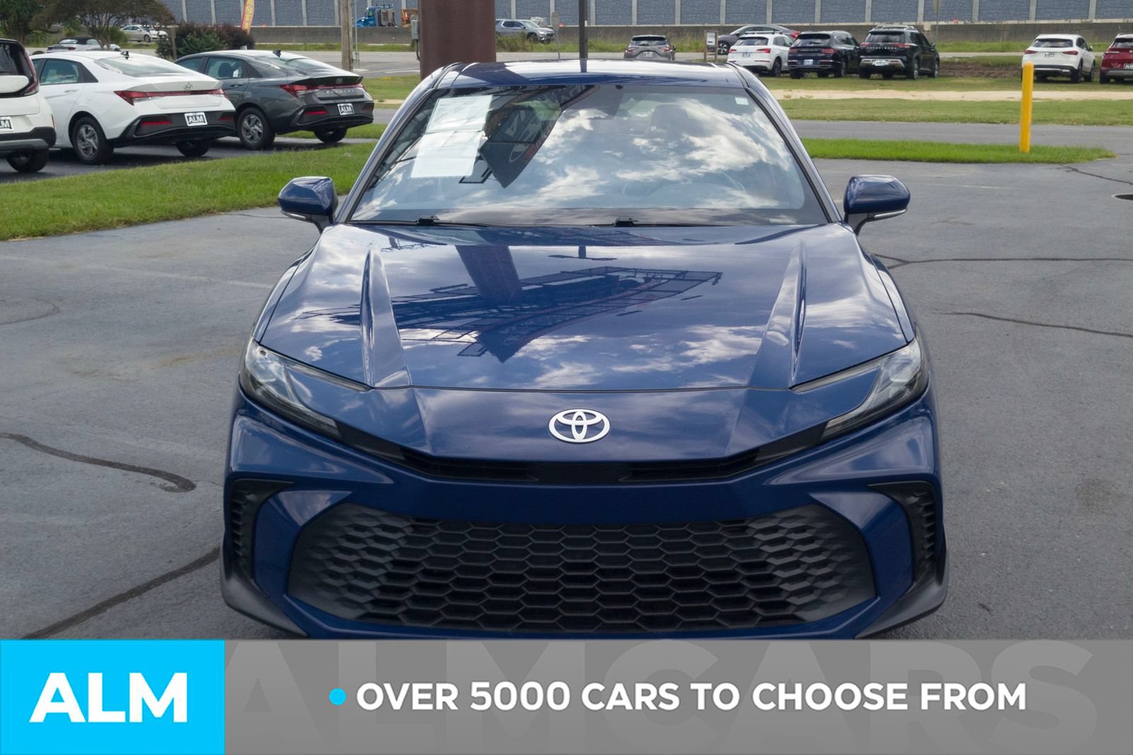 Used 2025 Toyota Camry SE FWD image 2