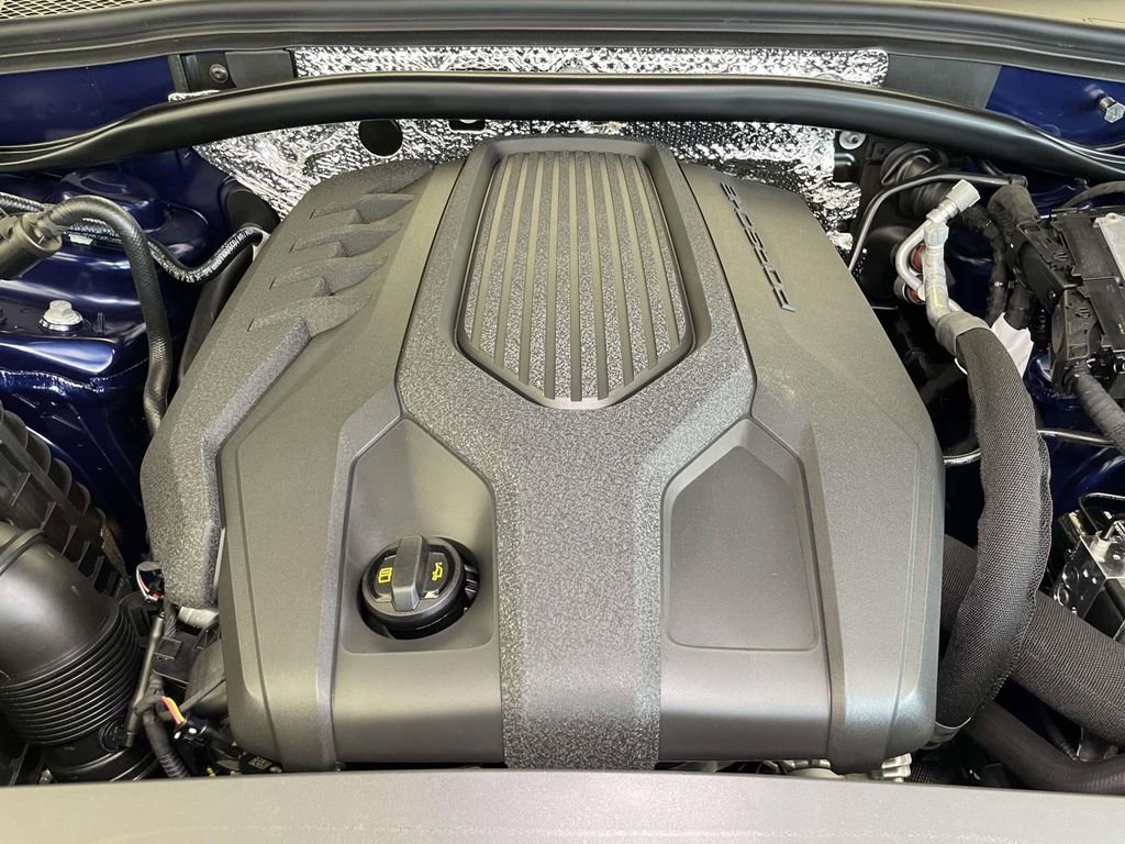 New 2025 Porsche Macan Base image 24