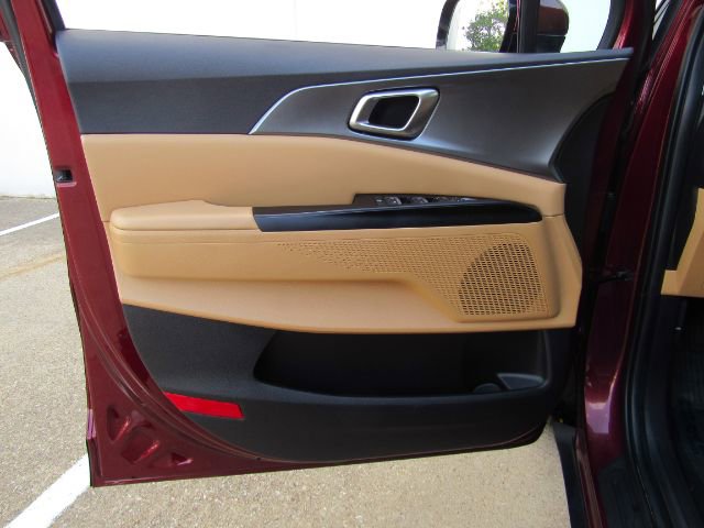 Used 2023 Kia Carnival LX image 18