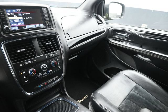 Used 2016 Dodge Grand Caravan SXT FWD image 31