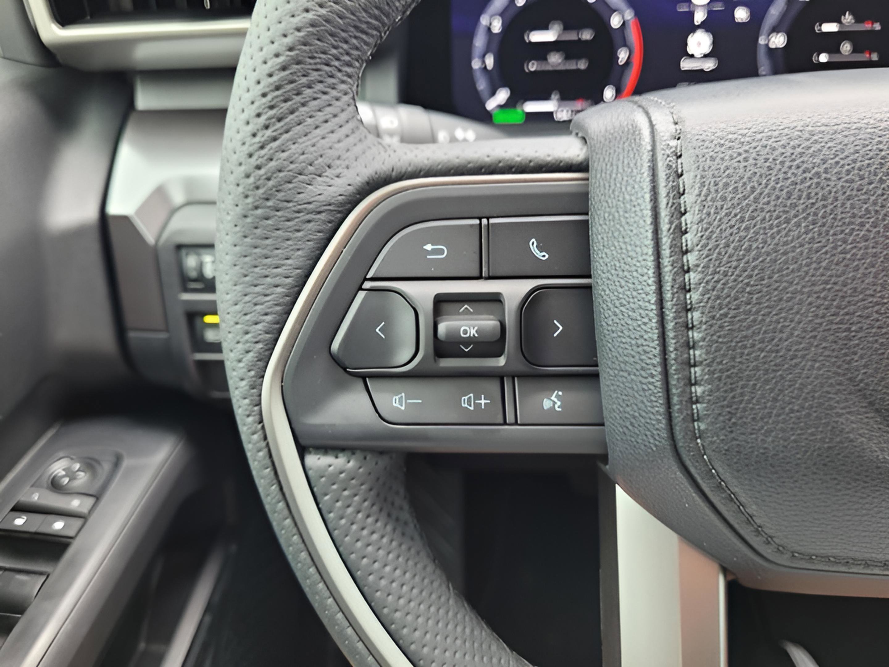 Certified 2025 Toyota Tacoma TRD Off-Road image 32