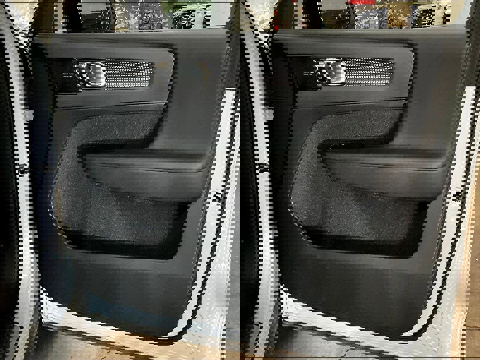 Used 2021 Volvo XC40 P8 Recharge image 25