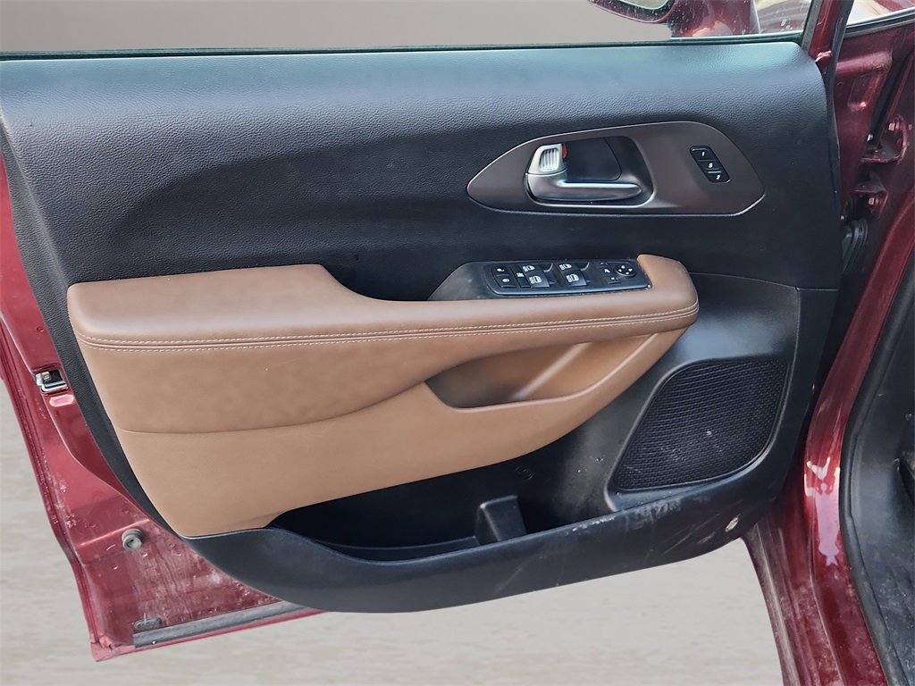 Used 2020 Chrysler Pacifica Limited w/ Advanced Safetytec Group image 14