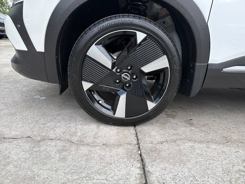 New 2026 Nissan Kicks SR w/ SR Premium Package FWD image 12