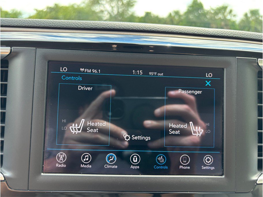 Used 2018 Chrysler Pacifica Touring-L FWD image 29
