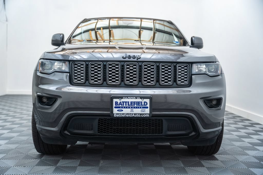 Used 2021 Jeep Grand Cherokee Laredo X AWD/4WD image 2