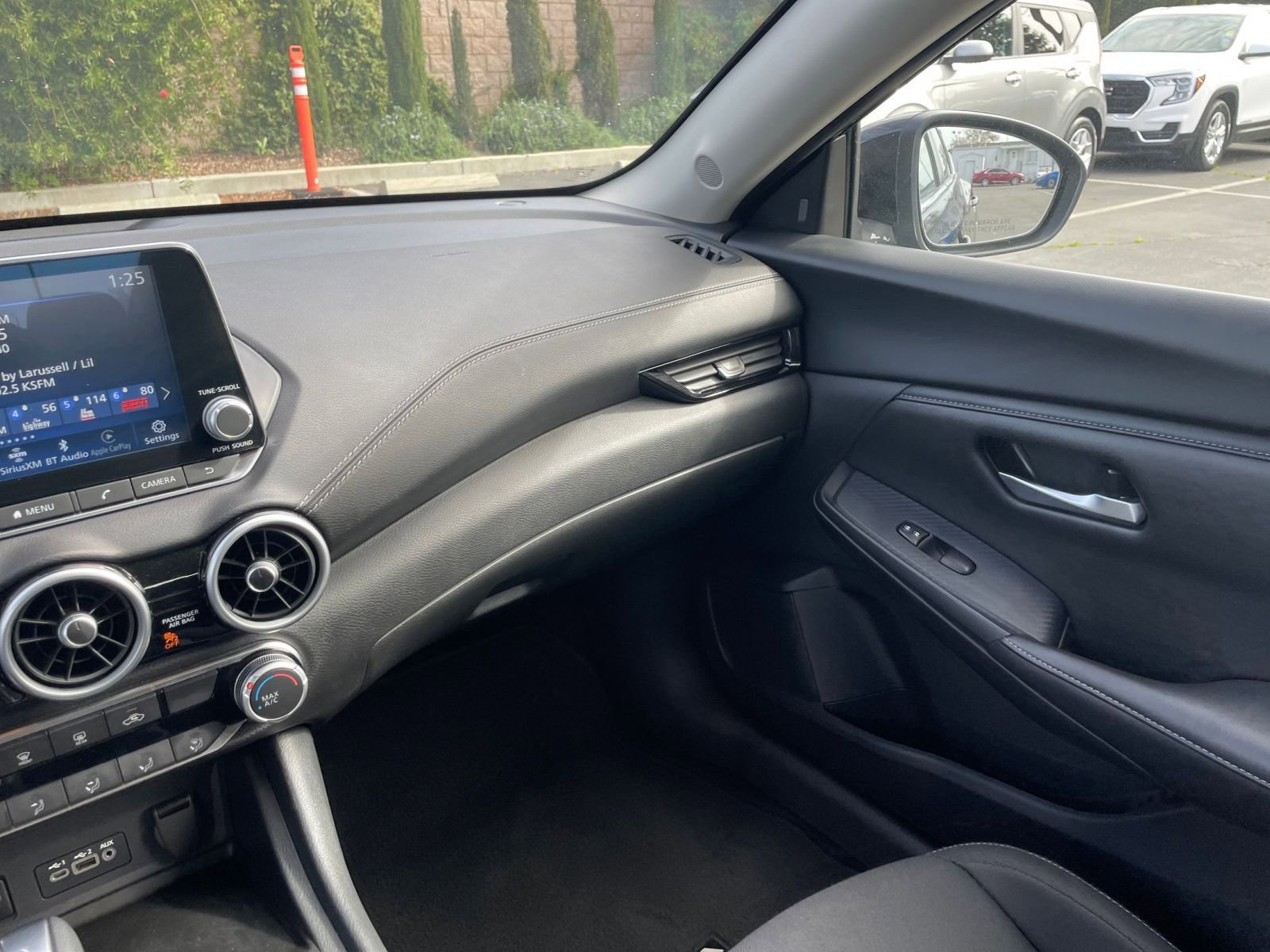 Used 2025 Nissan Sentra SV FWD image 33