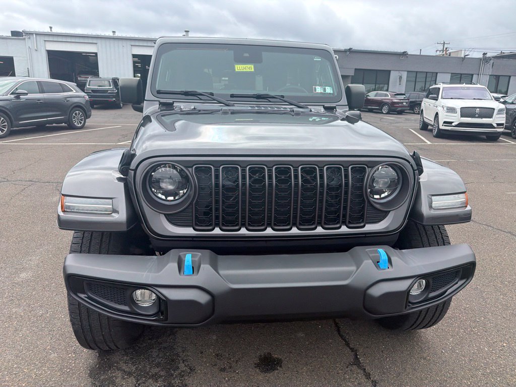 Used 2024 Jeep Wrangler Unlimited w/ Convenience Group AWD/4WD image 11