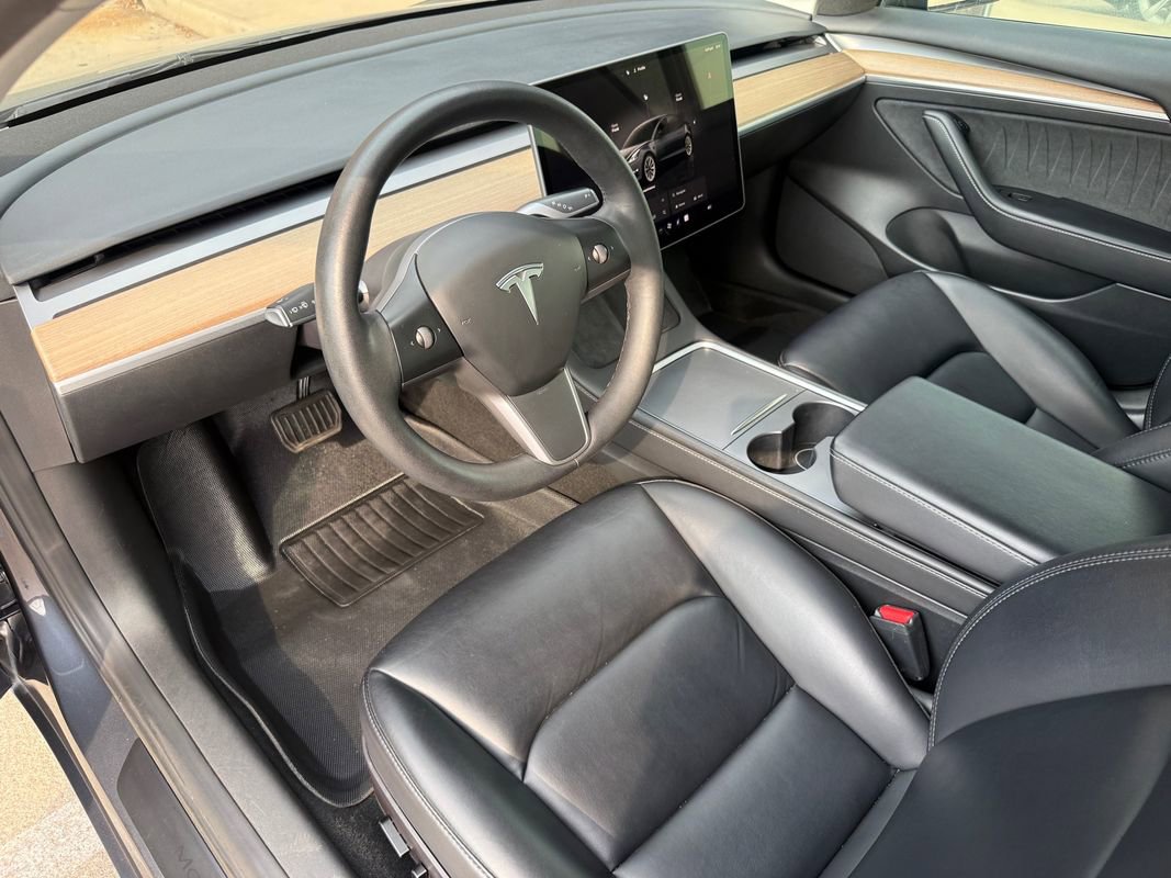 Used 2023 Tesla Model 3 Standard Range image 2