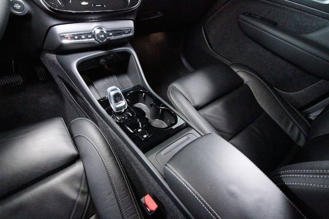 Certified 2023 Volvo XC40 B5 Plus w/ Protection Package Premier image 10