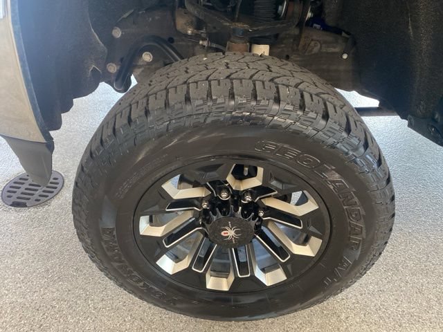 Used 2018 GMC Sierra 2500 SLT w/ Duramax Plus Package AWD/4WD image 11