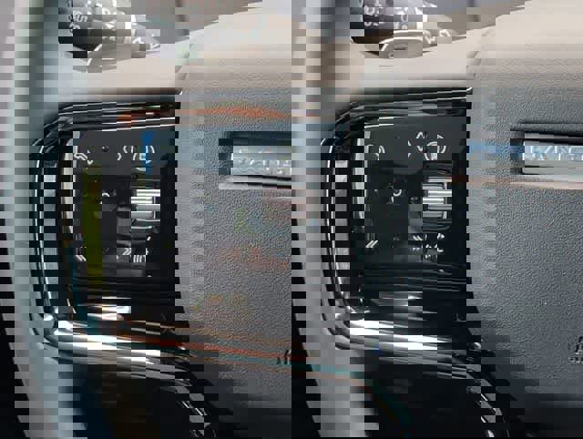 Used 2025 Land Rover Range Rover Evoque Dynamic SE image 22