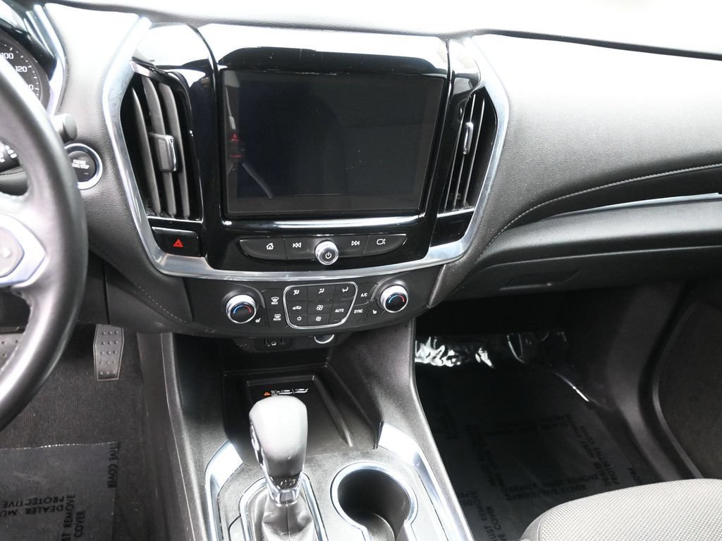 Used 2022 Chevrolet Traverse LT FWD image 13