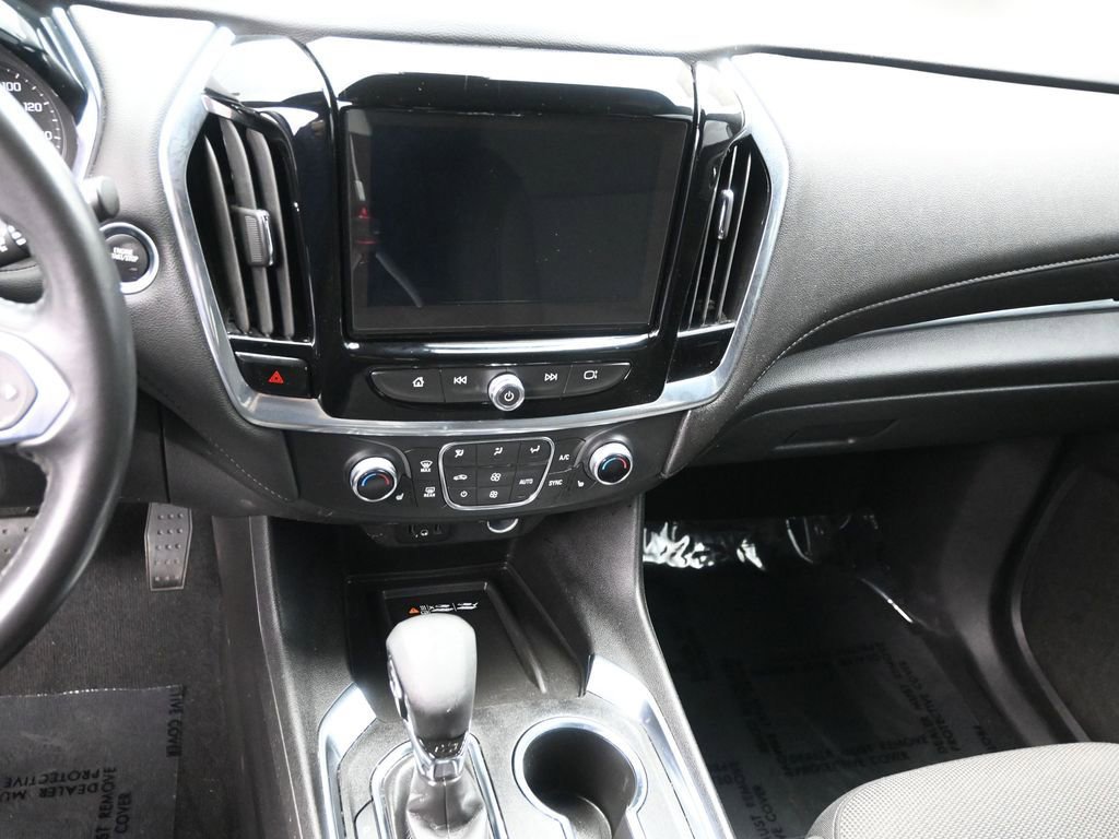 Used 2022 Chevrolet Traverse LT image 13