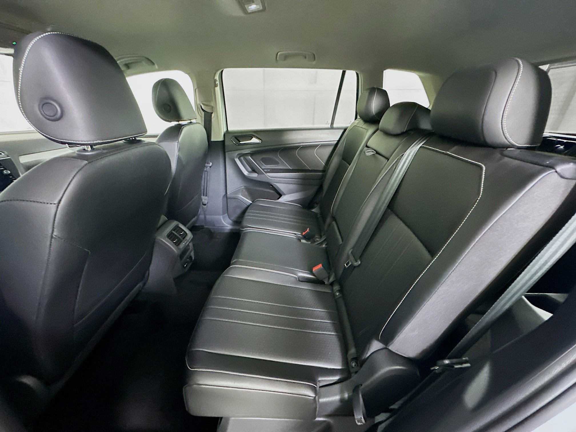 Used 2024 Volkswagen Tiguan SE image 26