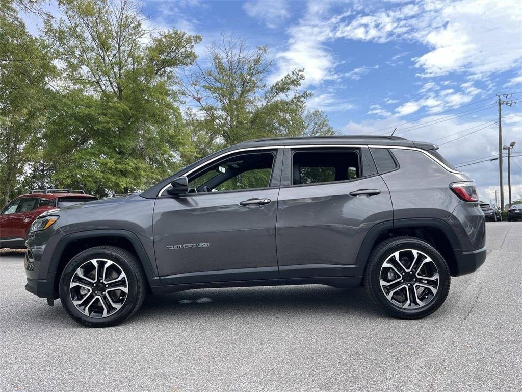 Used 2024 Jeep Compass Limited image 3