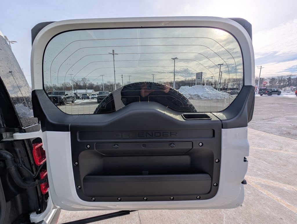 Used 2024 Land Rover Defender 110 S image 43