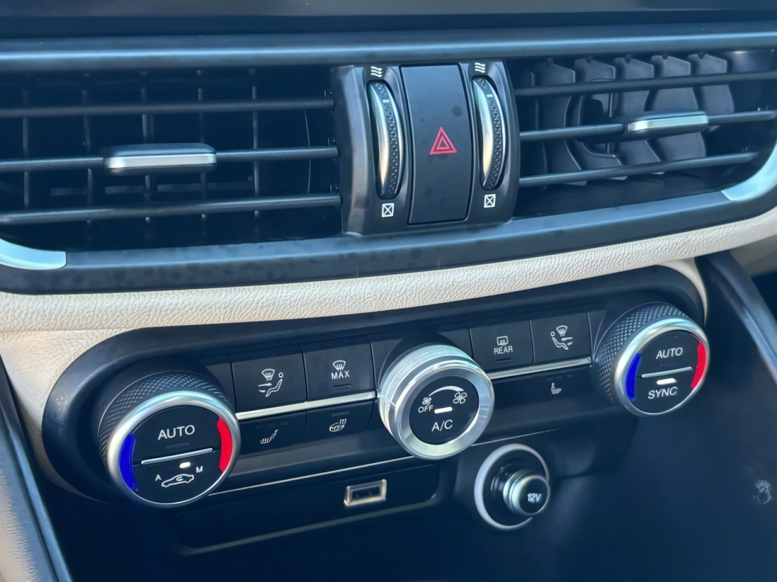 Used 2023 Alfa Romeo Giulia w/ Quick Order Package 22Z Lusso image 22