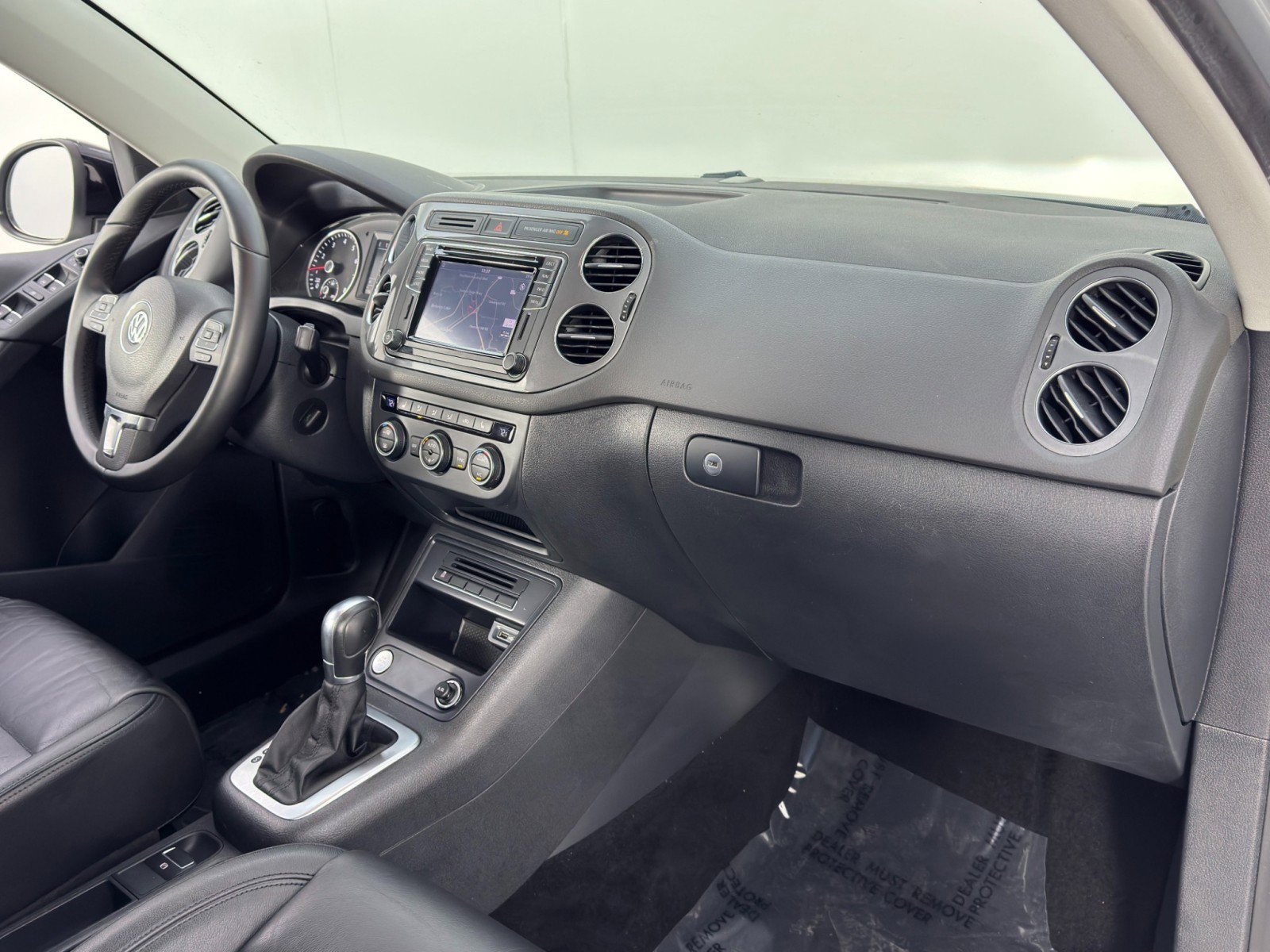 Used 2017 Volkswagen Tiguan Sport image 14