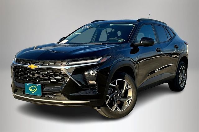 Used 2024 Chevrolet Trax LT w/ Driver Confidence Package FWD image 3