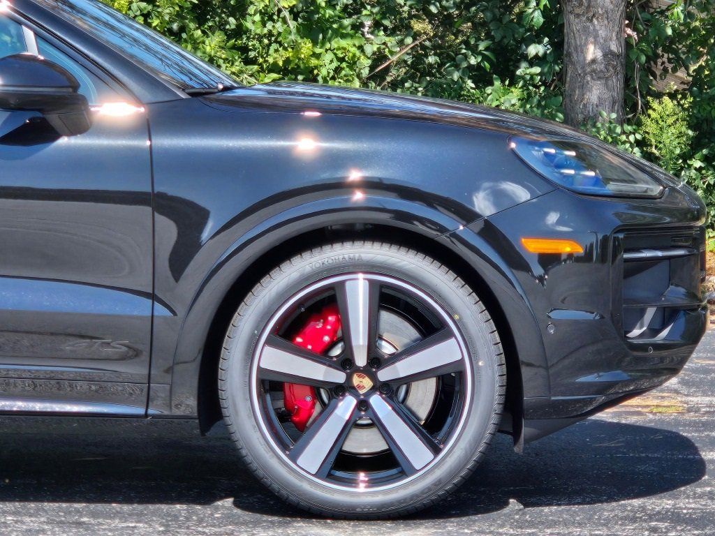 New 2026 Porsche Cayenne GTS image 13