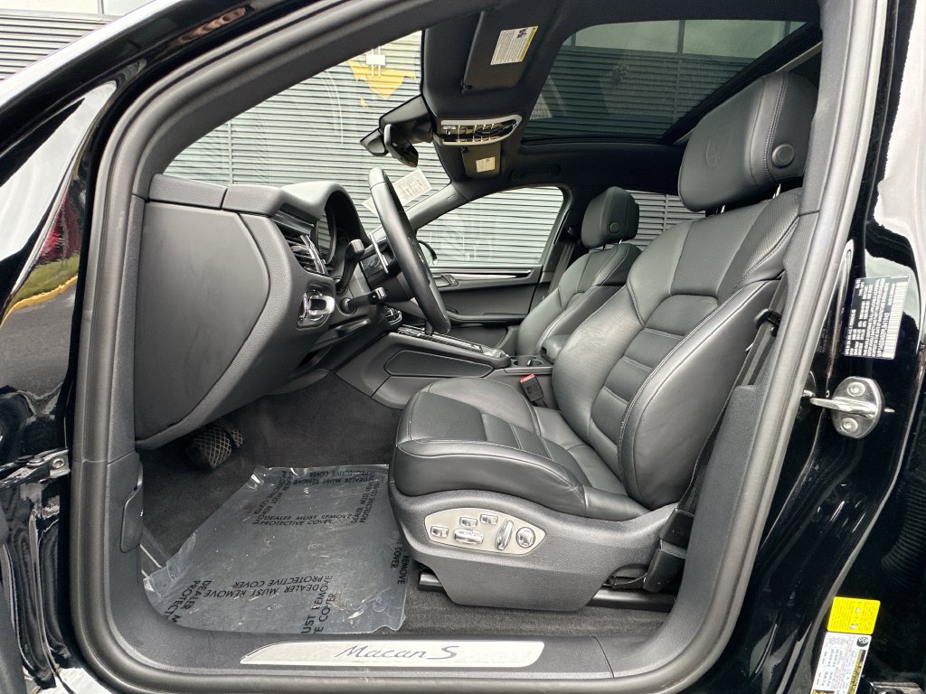Certified 2023 Porsche Macan S AWD/4WD image 5