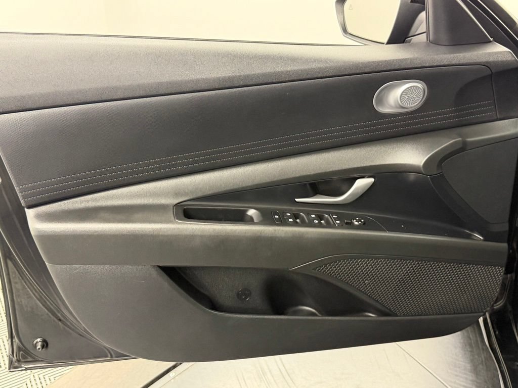 Used 2022 Hyundai Elantra Blue FWD image 19