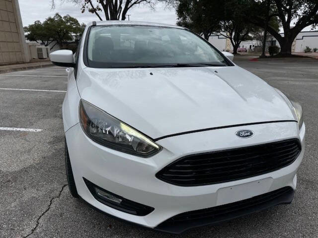 Used 2018 Ford Focus SE w/ SE Appearance Package image 6
