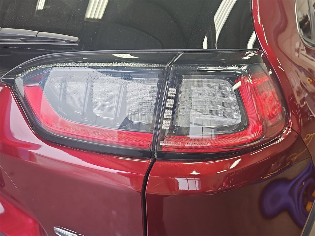 Used 2019 Jeep Cherokee Latitude w/ Cold Weather Group image 32