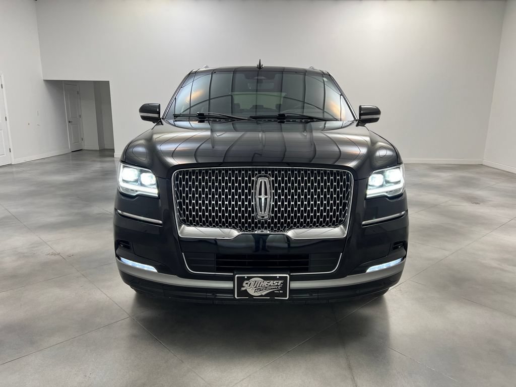 Used 2024 Lincoln Navigator Reserve AWD/4WD image 3