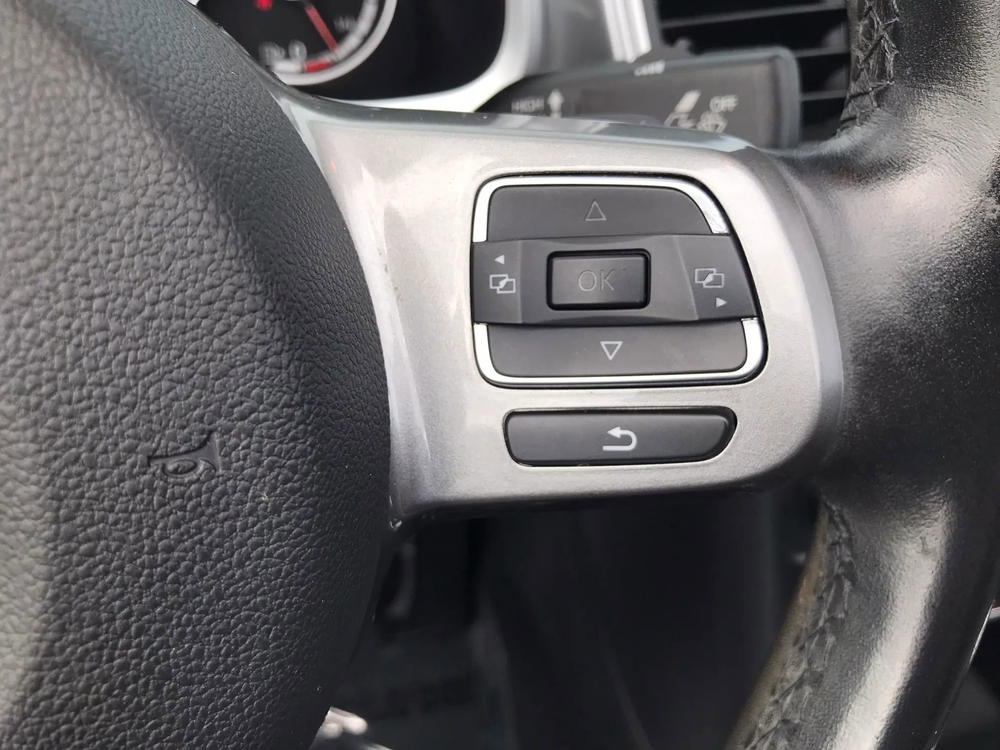 Used 2014 Volkswagen Beetle TDI FWD image 18