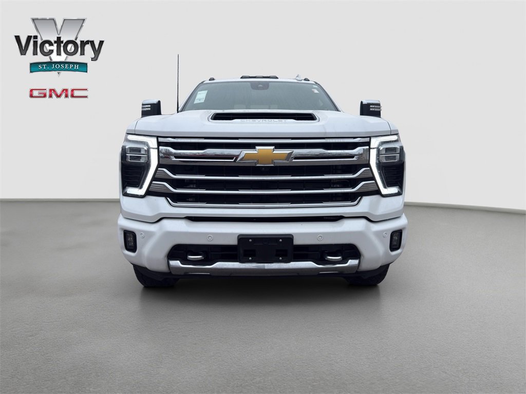 Used 2024 Chevrolet Silverado 3500 High Country w/ High Country Premium Package image 2