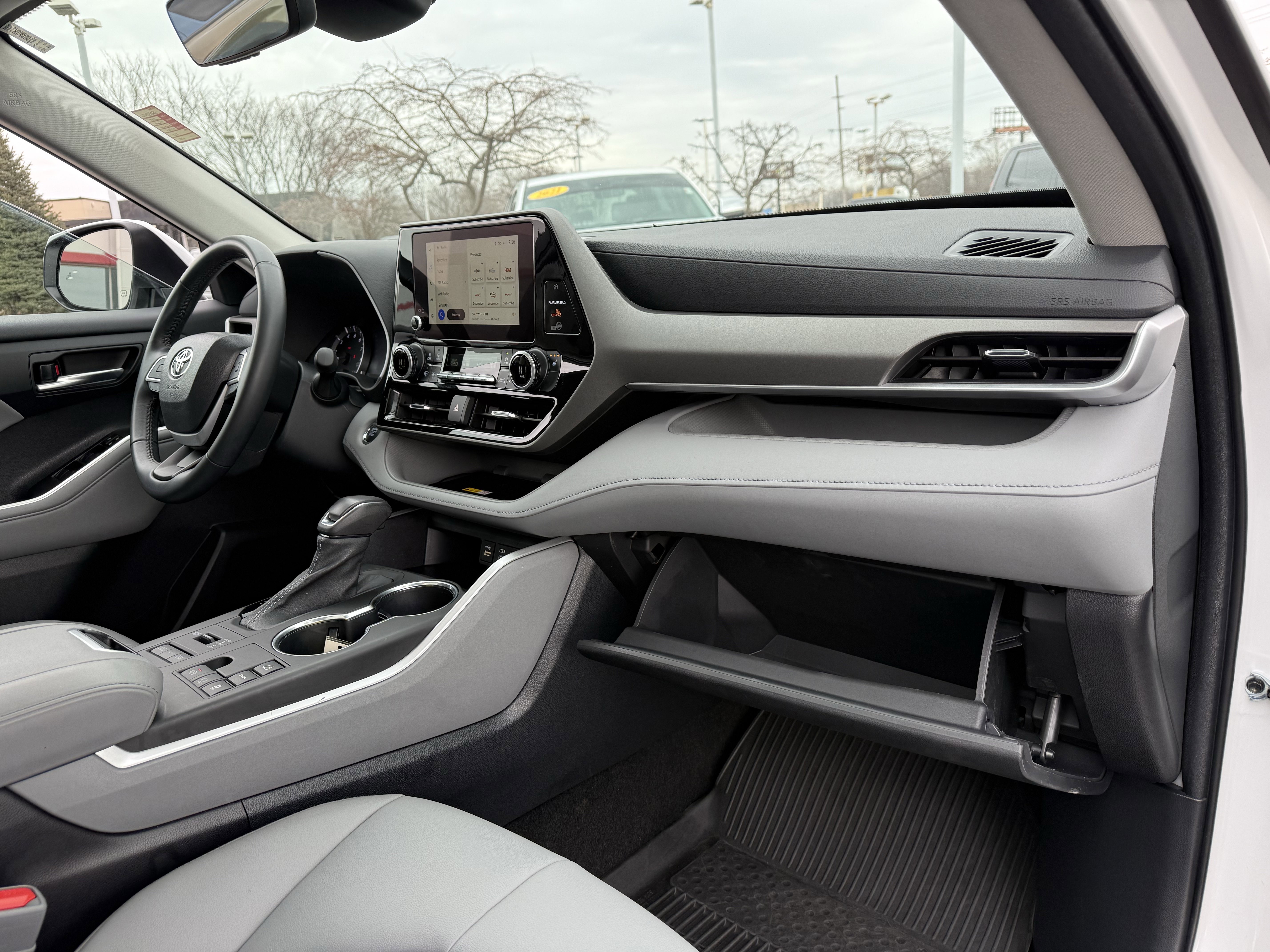 Used 2023 Toyota Highlander XLE image 12