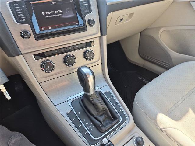 Used 2015 Volkswagen Golf S FWD image 10