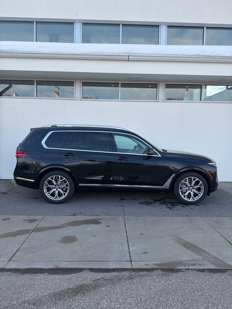 New 2026 BMW X7 xDrive40i w/ Premium Package image 4