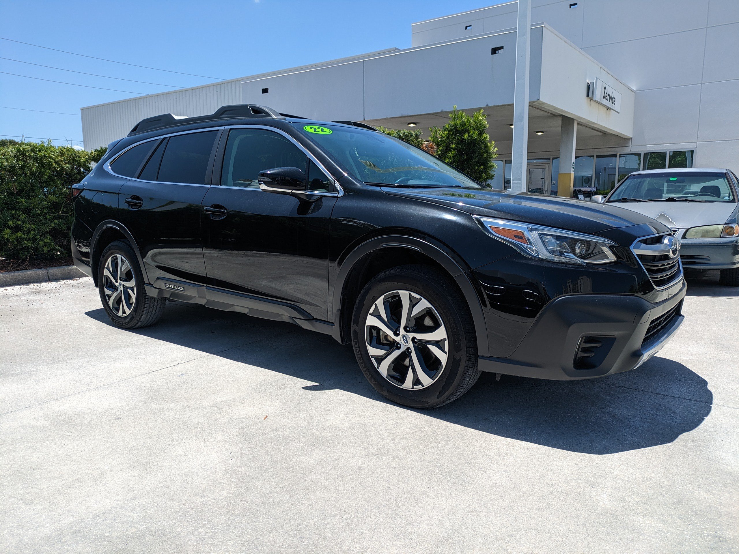 Used 2022 Subaru Outback Limited w/ Popular Package #2 AWD/4WD image 2