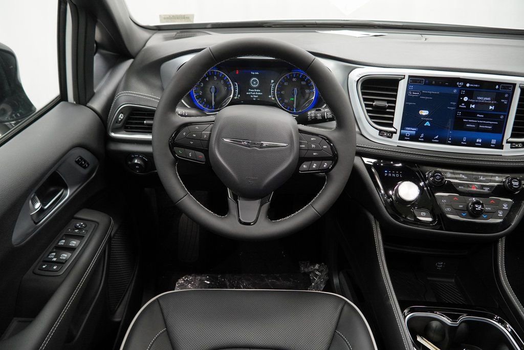 New 2026 Chrysler Pacifica Limited w/ S Appearance Package image 20